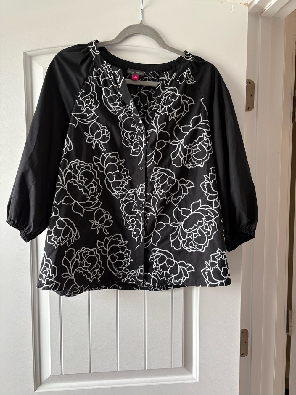 Vince Camuto black blouse with white floral print, puff sleeves, size M #floral